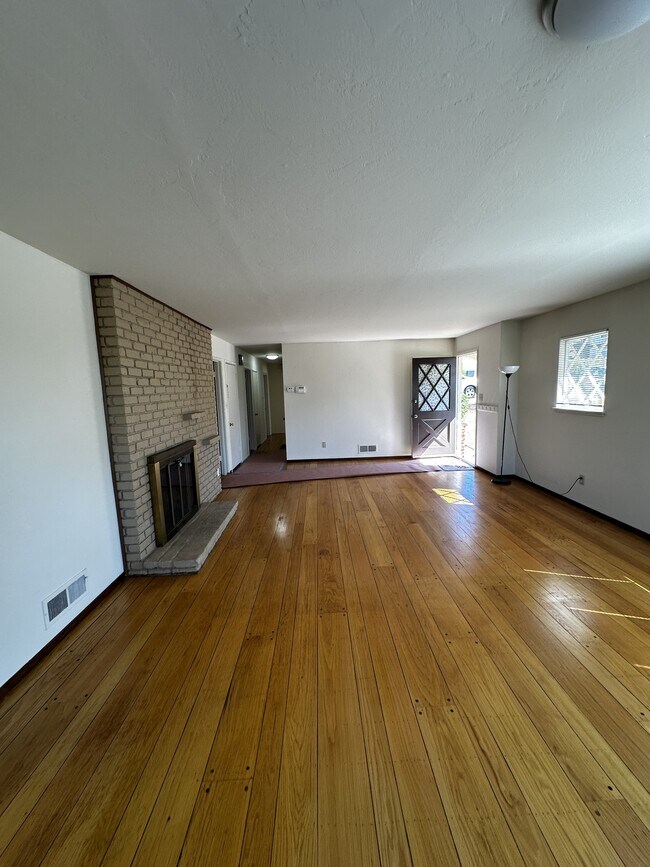 154 Maiden Ln Oakland, CA 94602 photo 3