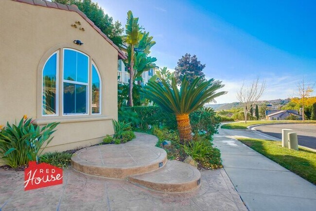 2711 Ascot Ave Carlsbad, CA 92009 photo 2