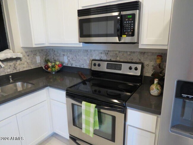 3618 W El Caminito Dr Phoenix, AZ 85051 photo 2