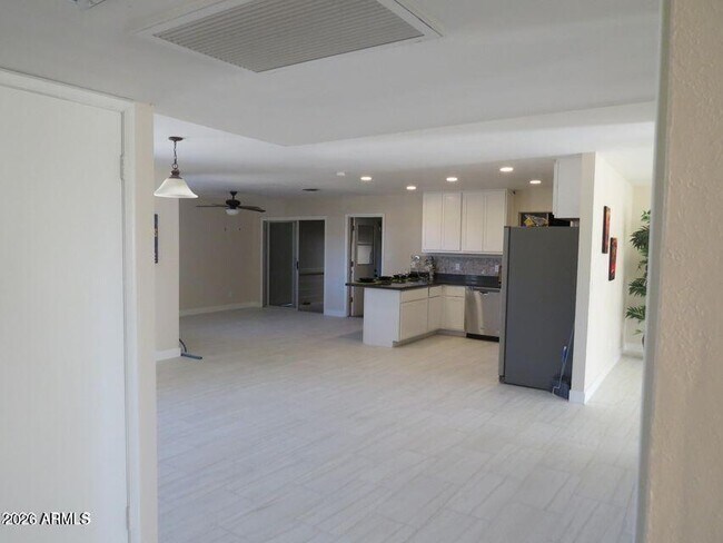 3618 W El Caminito Dr Phoenix, AZ 85051 photo 5