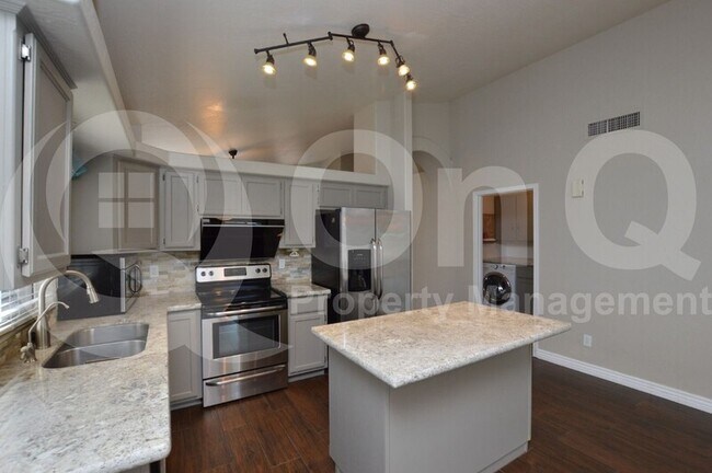 209 S Crosscreek Dr Chandler, AZ 85225 photo 3
