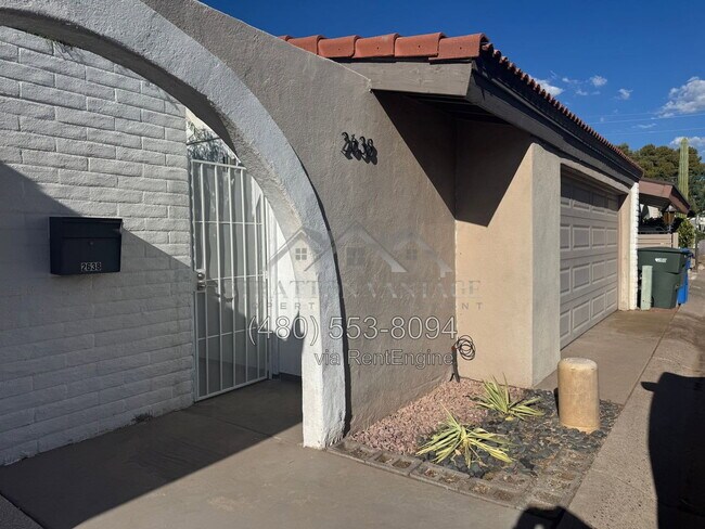 2638 E Roma Ave photo 3
