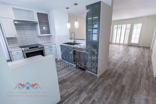 2638 E Roma Ave photo 5