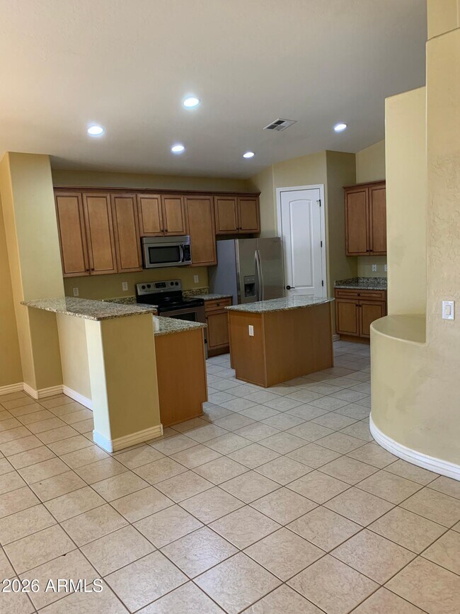 6415 S 49th Glen Phoenix, AZ 85339 photo 4