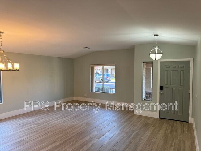 13609 W Lisbon Ln Surprise, AZ 85379 photo 3