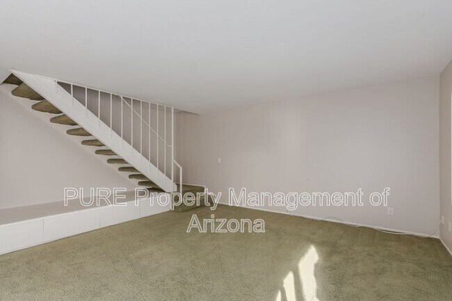 738 Joan D Arc Ave Phoenix, AZ 85022 photo 3