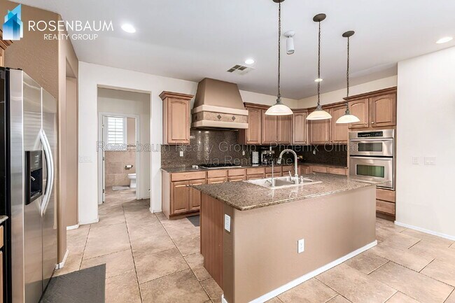 2858 E Shannon St photo 5