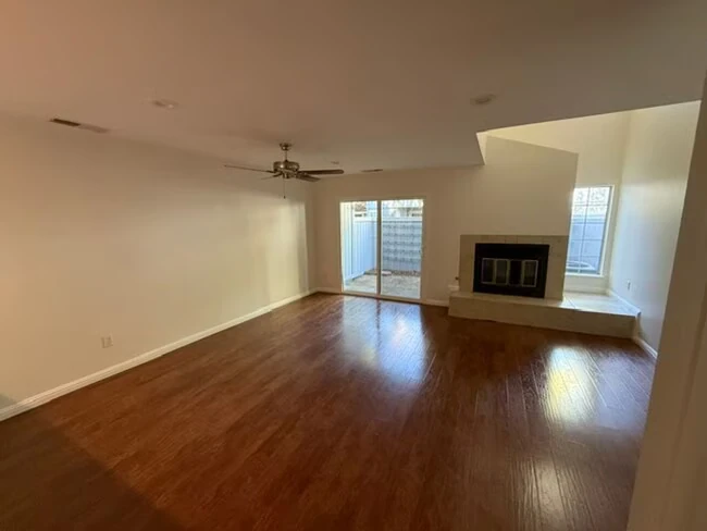Charming 2BD/2.5BA Townhouse in Desirable Pleasanton Location! photo 4