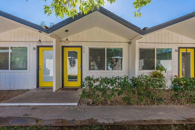 2309 S College Ave Tempe, AZ 85282 photo 2