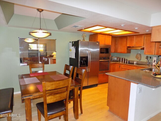 10410 N Cave Creek Rd Phoenix, AZ 85020 photo 3