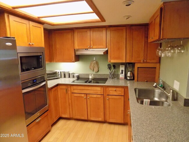 10410 N Cave Creek Rd Phoenix, AZ 85020 photo 4