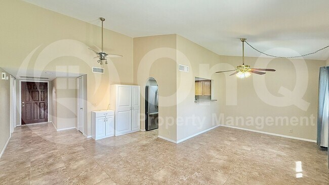 9106 N 68th Ave Peoria, AZ 85345 photo 4