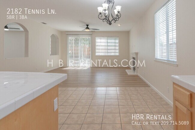 2182 Tennis Ln photo 5