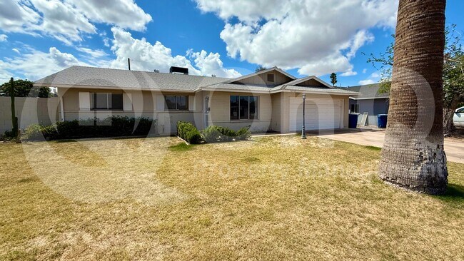1275 E Loma Vista Dr Tempe, AZ 85282 photo 2