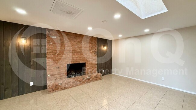 1275 E Loma Vista Dr Tempe, AZ 85282 photo 4