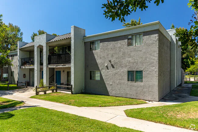 Carroll Apartments photo 2