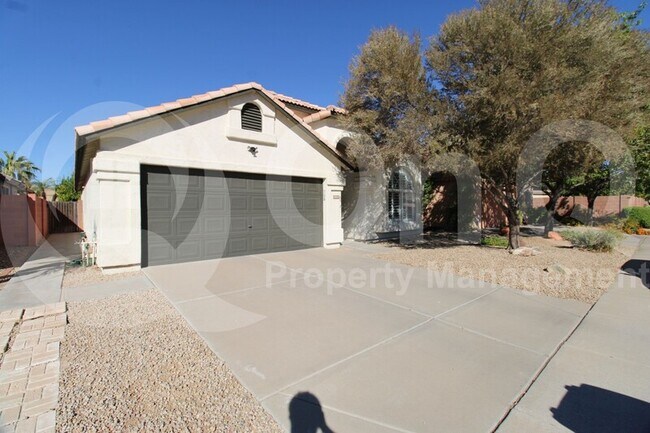 4302 E Wescott Dr Phoenix, AZ 85050 photo 2
