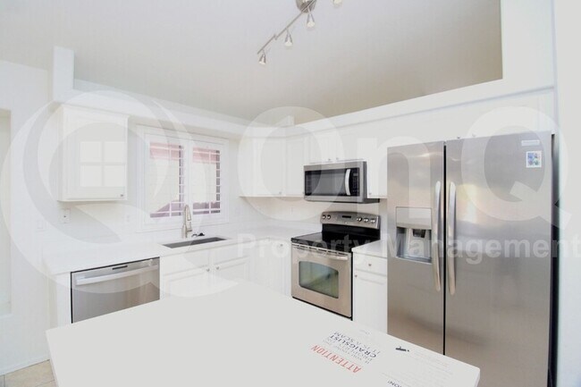 4302 E Wescott Dr Phoenix, AZ 85050 photo 3