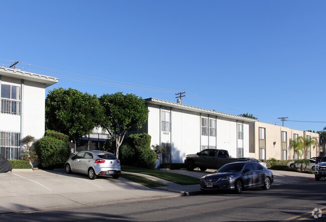 3833 Jewell St San Diego, CA 92109 photo 2
