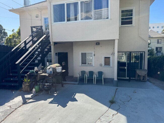 3300 Harrison St Oakland, CA 94611 photo 2