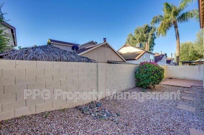 521 E Kristal Way Phoenix, AZ 85024 photo 3