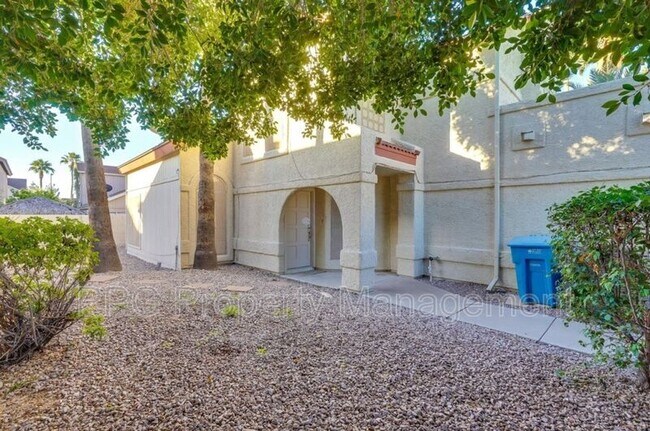 521 E Kristal Way Phoenix, AZ 85024 photo 2
