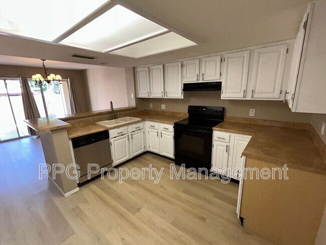 521 E Kristal Way Phoenix, AZ 85024 photo 5