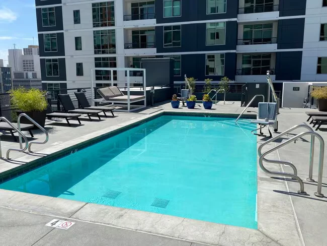 425 W Beech St San Diego, CA 92101