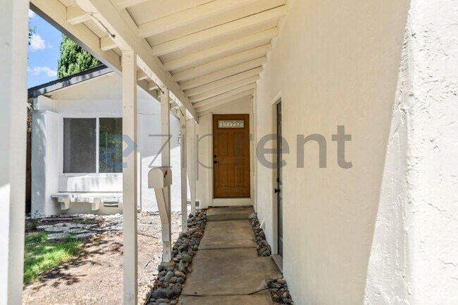 6944 Heaton Moor Dr photo 5