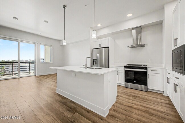 3131 N Central Ave Phoenix, AZ 85012 photo 5