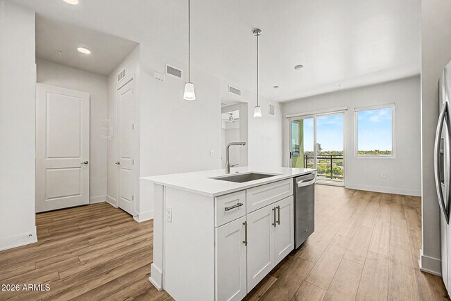 3131 N Central Ave Phoenix, AZ 85012 photo 2