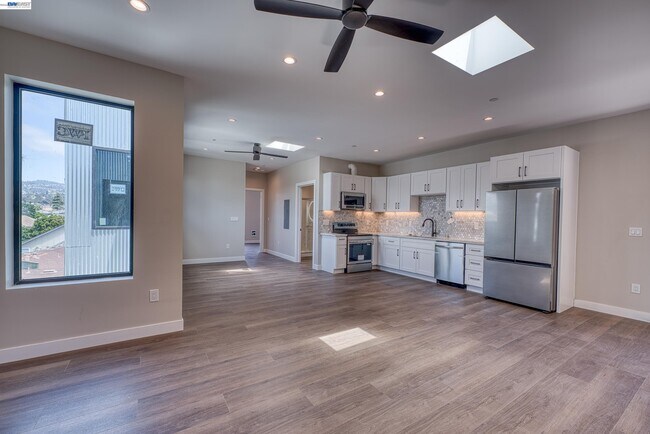 4202 Telegraph Ave Oakland, CA 94609 photo 3