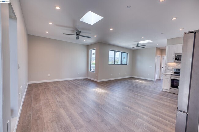 4202 Telegraph Ave Oakland, CA 94609 photo 2