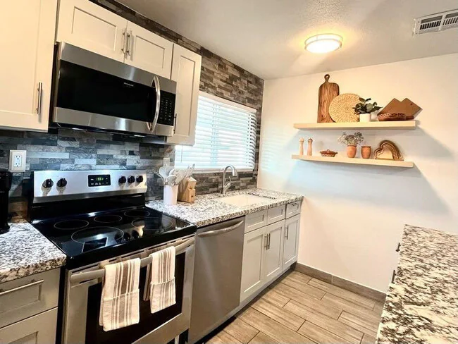 1632 E Harvard St Phoenix, AZ 85006 photo 2