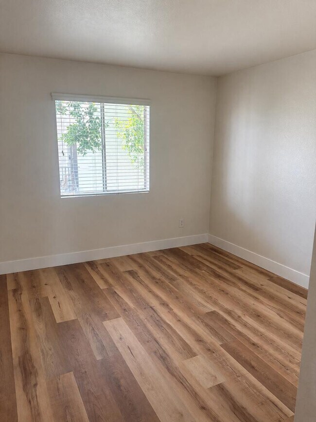 740 W Elm St Phoenix, AZ 85013 photo 2