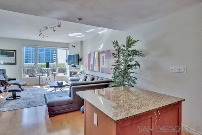 1240 India St San Diego, CA 92101 photo 4