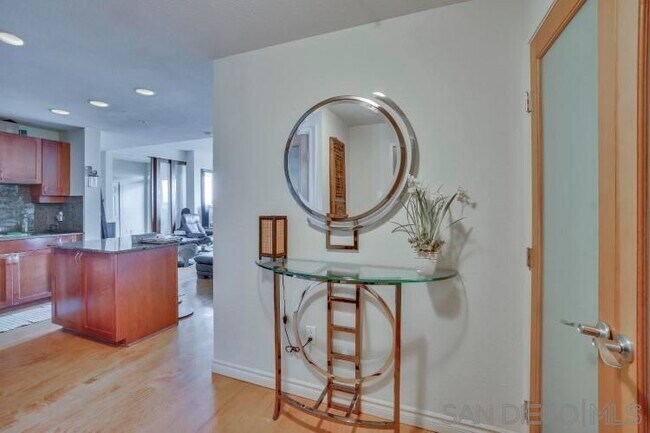 1240 India St San Diego, CA 92101 photo 2
