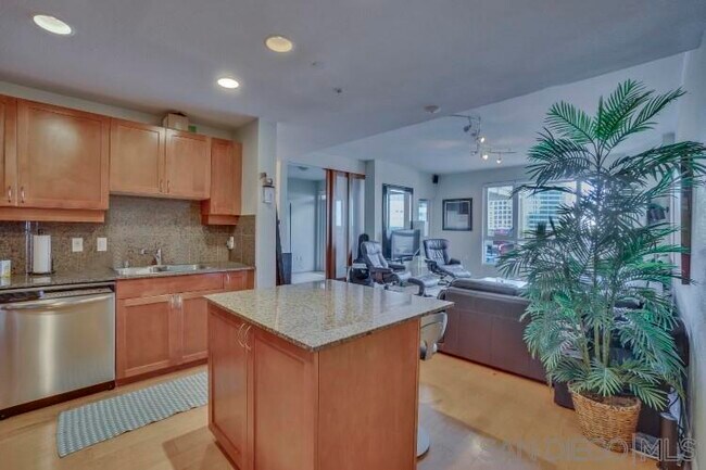 1240 India St San Diego, CA 92101 photo 3
