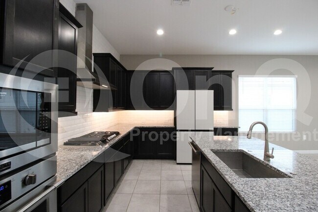 10525 W Deanna Dr Peoria, AZ 85382 photo 4