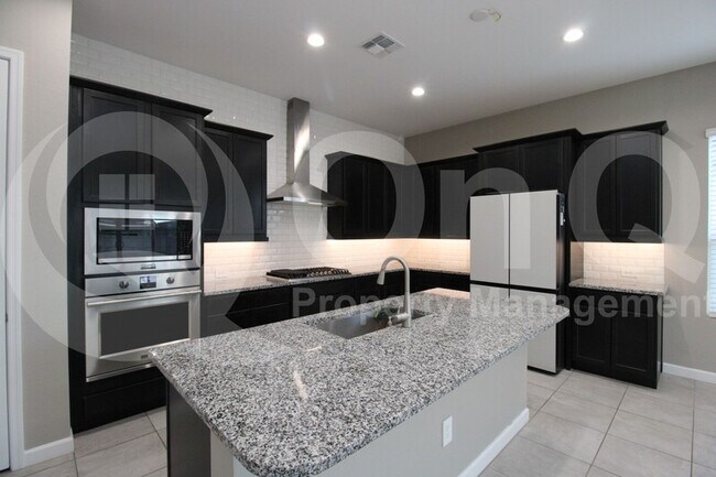10525 W Deanna Dr Peoria, AZ 85382 photo 3