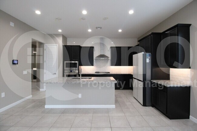 10525 W Deanna Dr Peoria, AZ 85382 photo 5
