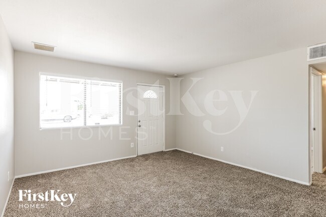 2114 W Sunnyside Dr Phoenix, AZ 85029 photo 2
