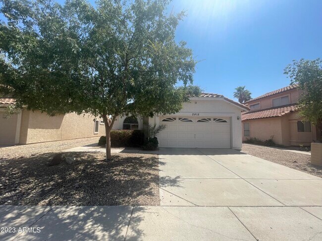 2915 E Amber Ridge Way photo 2