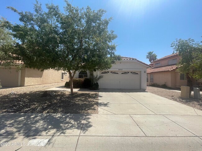 2915 E Amber Ridge Way photo 4