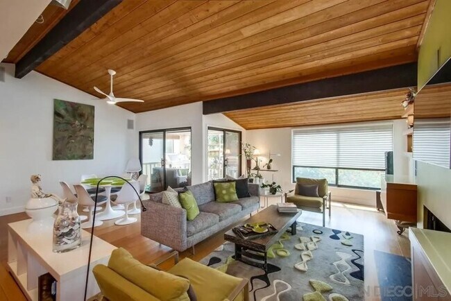509 S Sierra Ave Solana Beach, CA 92075 photo 3