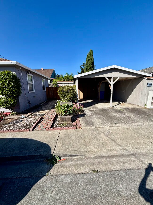 15091 Robin St Ashland, CA 94578 photo 2