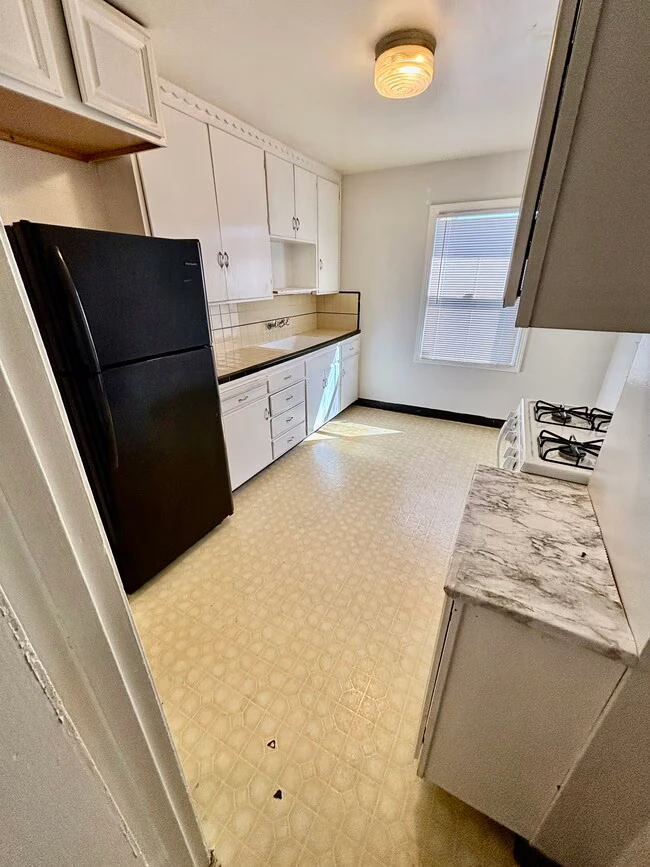 15091 Robin St Ashland, CA 94578 photo 4