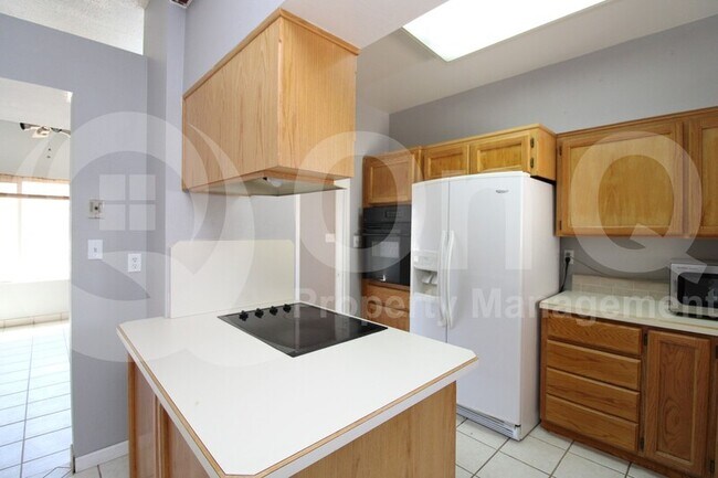 1502 W Helena Dr Phoenix, AZ 85023 photo 3