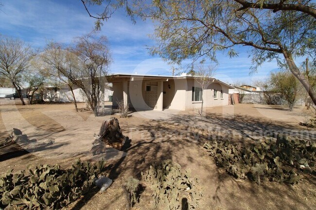 1502 W Helena Dr Phoenix, AZ 85023 photo 2
