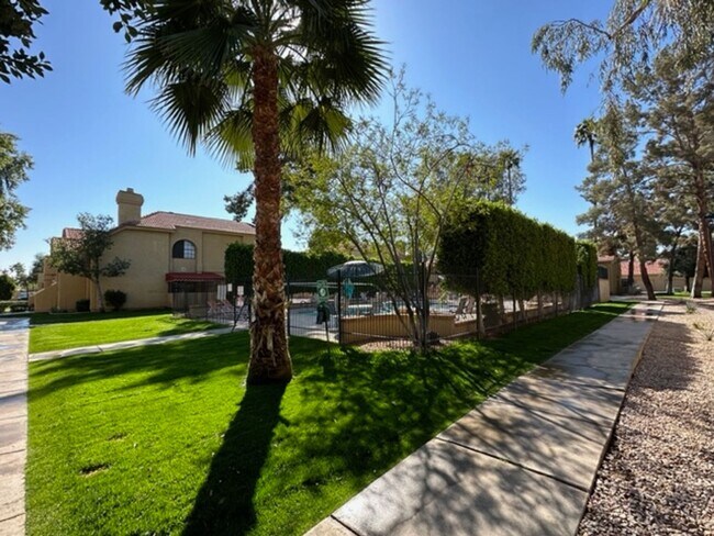 1126 W Elliot Rd Chandler, AZ 85224 photo 2